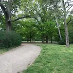Zentrumsnahe Leipzig-apartments, Nahe Ufz Und Bmw Inkl Parkplatz Und Fahrraeder * Leipzig