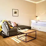 Zentrumsnahe Leipzig-apartments, Nahe Ufz Und Bmw Inkl Parkplatz Und Fahrraeder Lägenhet Leipzig